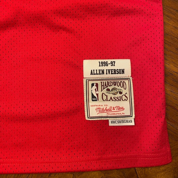 Allen Iverson Philadelphia 
76ers Mitchell & Ness 
Swingman 96-97 Jersey XL - Picture 5 of 7